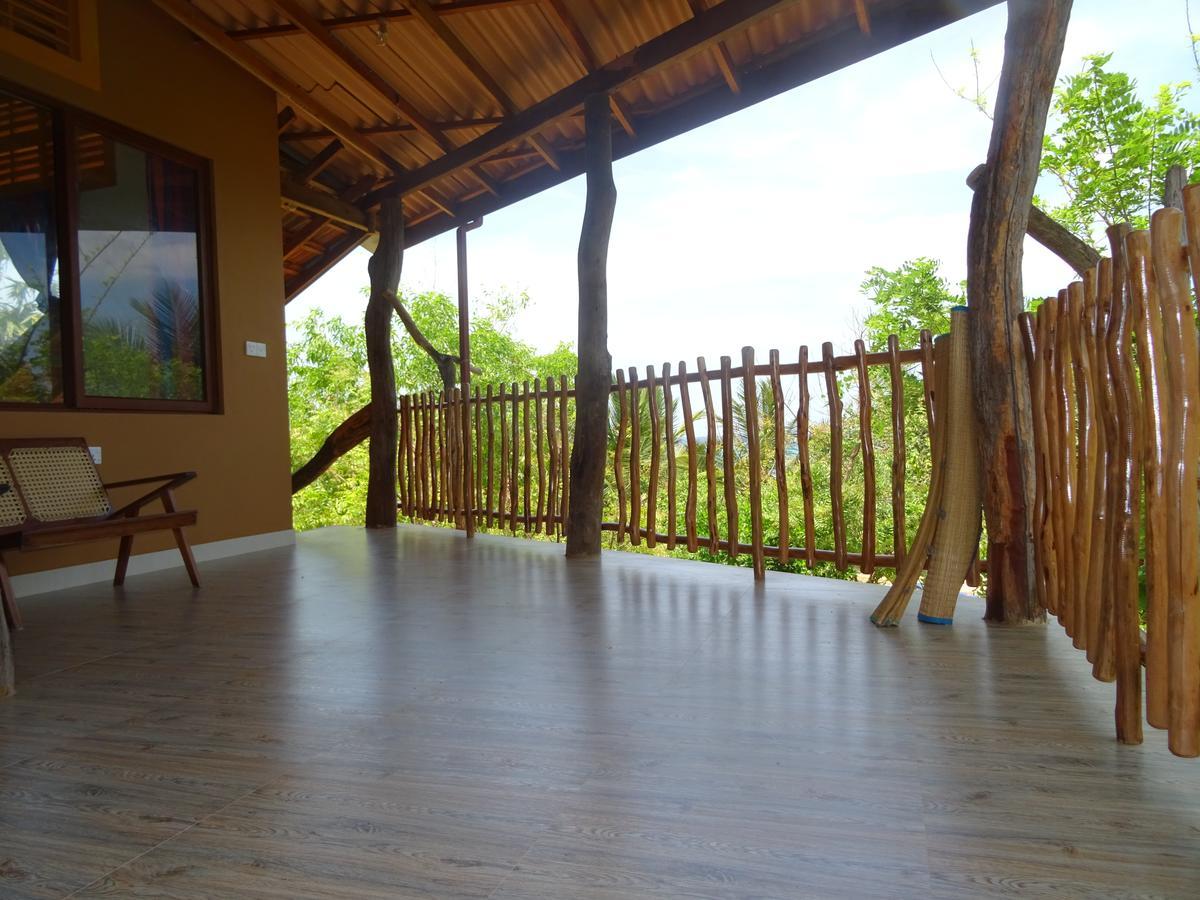 Light House Beach Hut Komari ภายนอก รูปภาพ