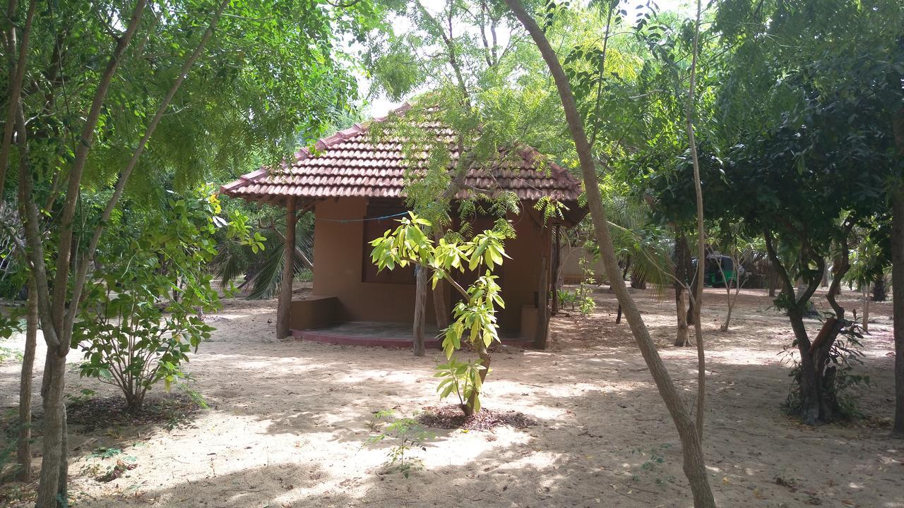 Light House Beach Hut Komari ภายนอก รูปภาพ
